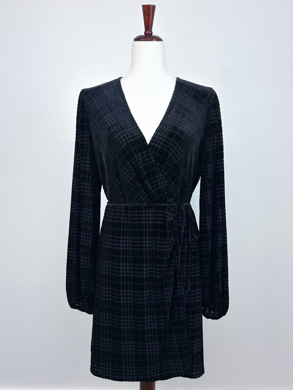 Gianni Bini Black Velvet Houndstooth Plaid Long Sleeve V-Neck Wrap Dress MEDIUM